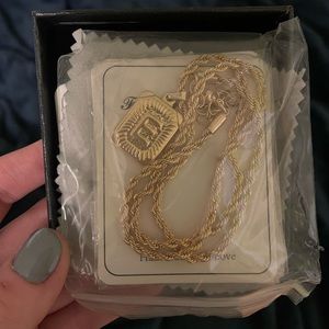 E chain necklace 💞